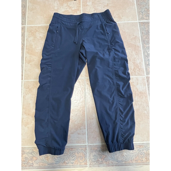 Athleta La Viva Ruched Featherweight Cropped Jogger Travel Pants Navy Size 0‎ - Picture 2 of 11